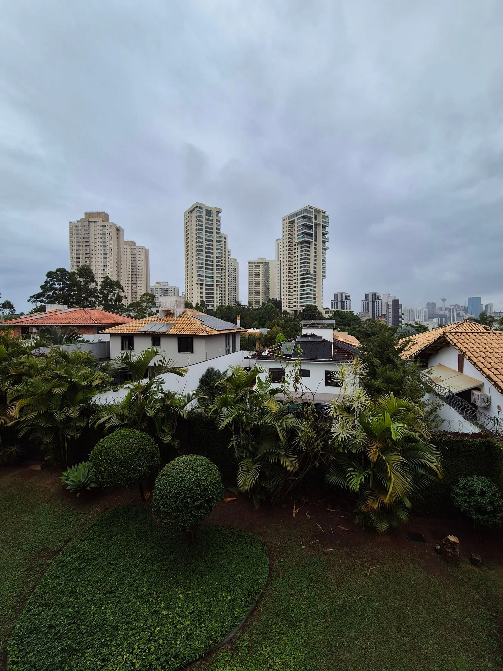 Casa 4 Quartos área externa com jardim miniatura 13