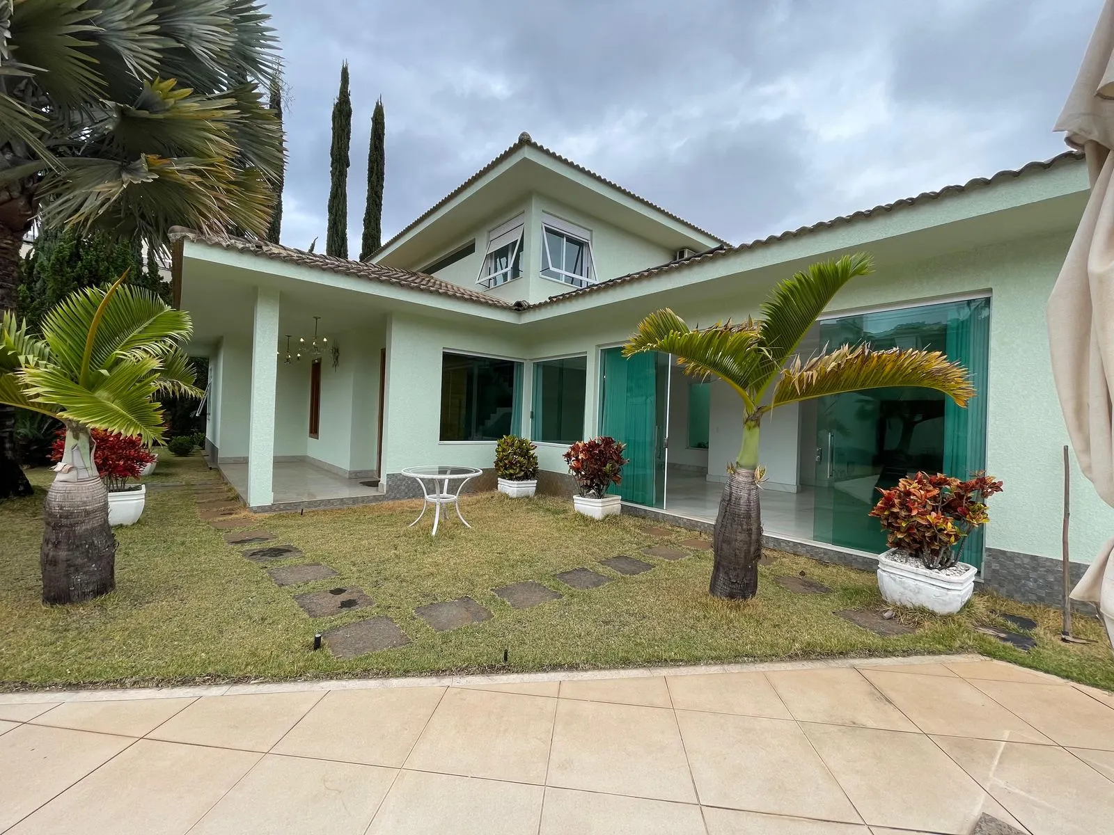 Propriedade para venda - Belvedere - 900m2 - paisagismo e gramado- 5 quartos - 3 suítes - segura - ponto nobre