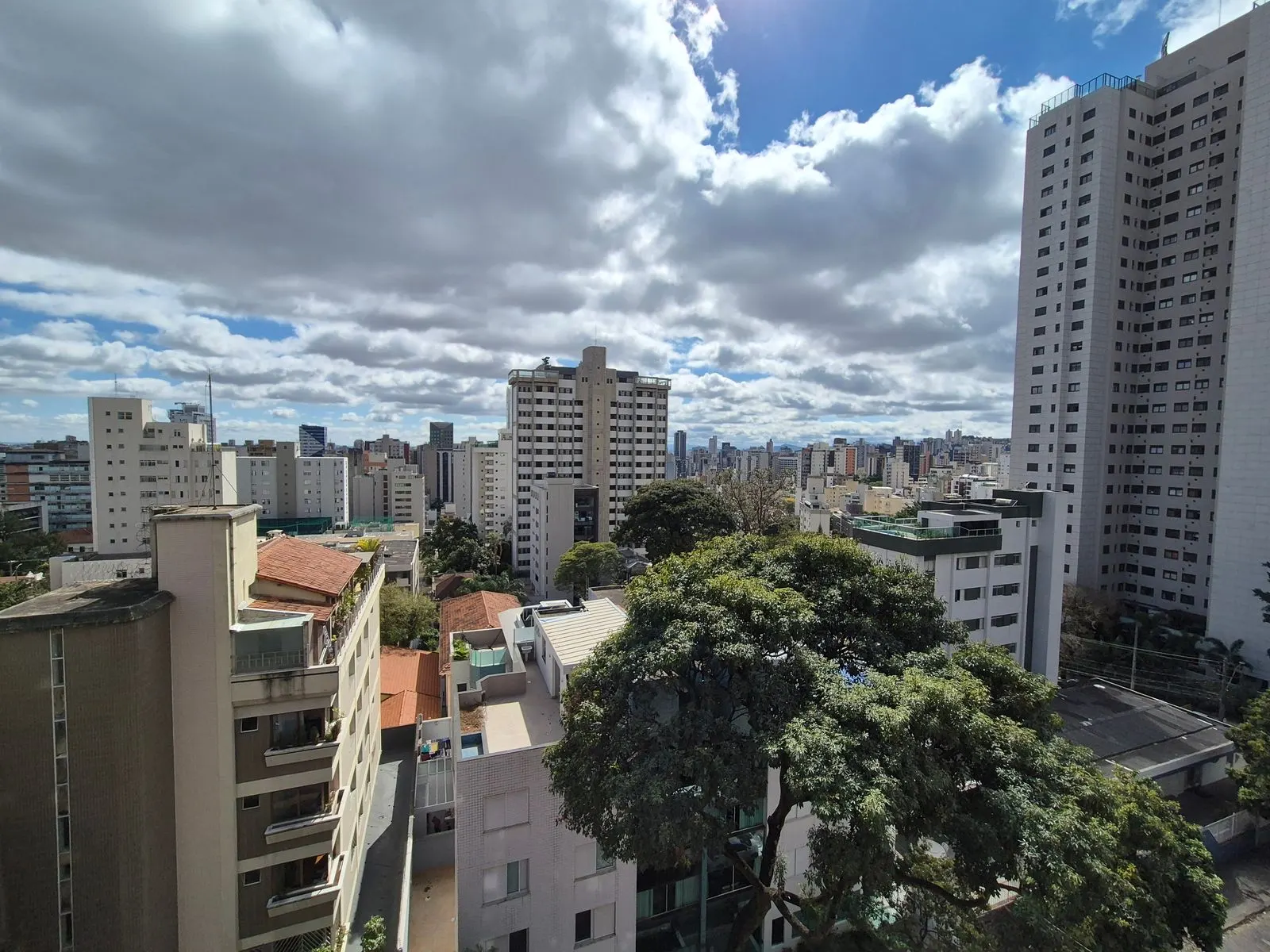 Um Clássico Impecável com Varanda  198 Metros 4 Quartos 3 Vagas miniatura 3