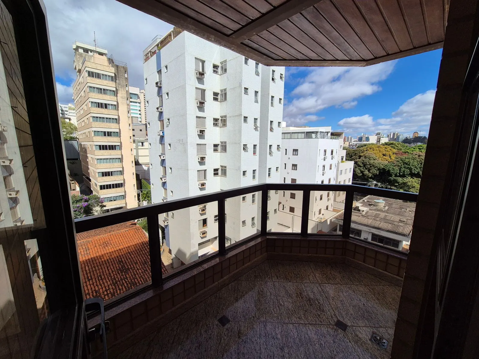 Um Clássico Impecável com Varanda  198 Metros 4 Quartos 3 Vagas miniatura 20