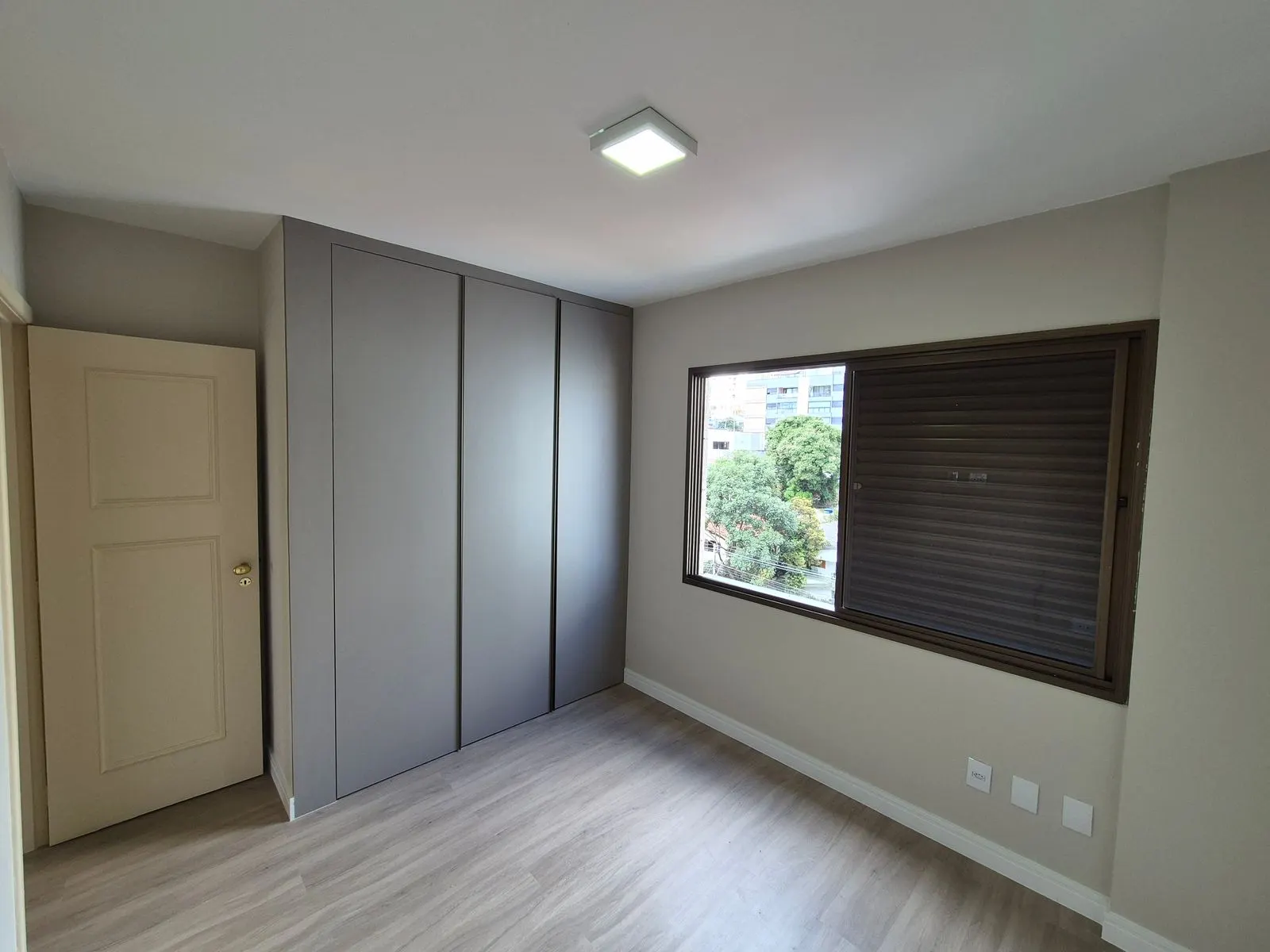 Um Clássico Impecável com Varanda  198 Metros 4 Quartos 3 Vagas miniatura 23