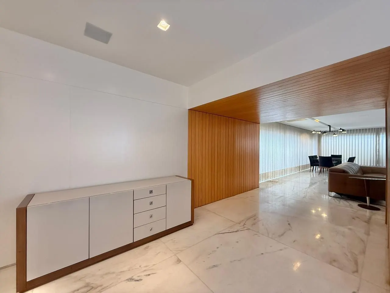 Alto Luxo no Vila da Serra - Área Privativa de 310m² - 4 suítes - adega - automação - 3 vagas e lazer especial miniatura 5