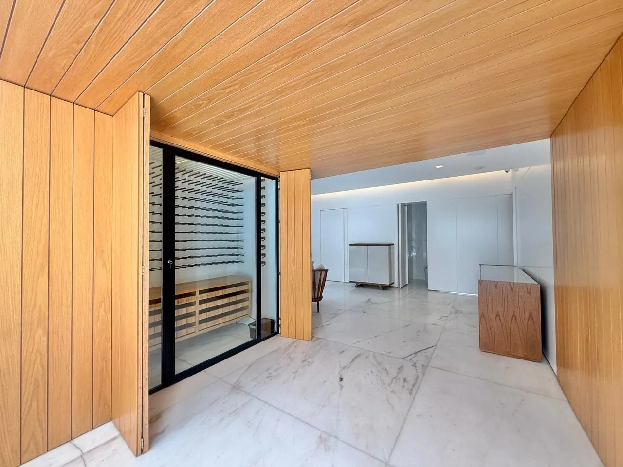 Alto Luxo no Vila da Serra - Área Privativa de 310m² - 4 suítes - adega - automação - 3 vagas e lazer especial miniatura 4