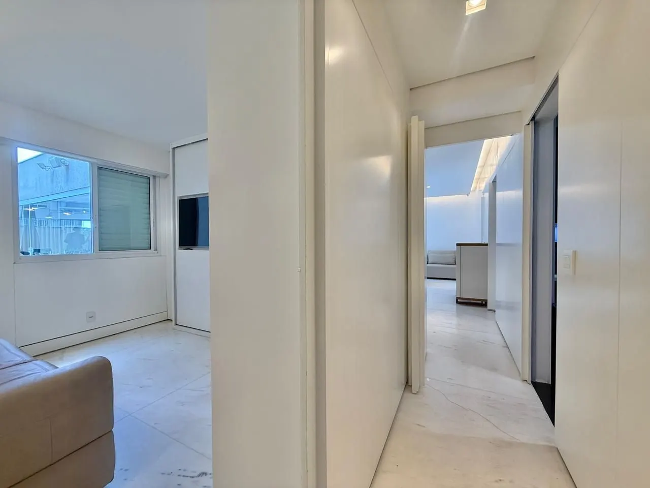 Alto Luxo no Vila da Serra - Área Privativa de 310m² - 4 suítes - adega - automação - 3 vagas e lazer especial miniatura 10