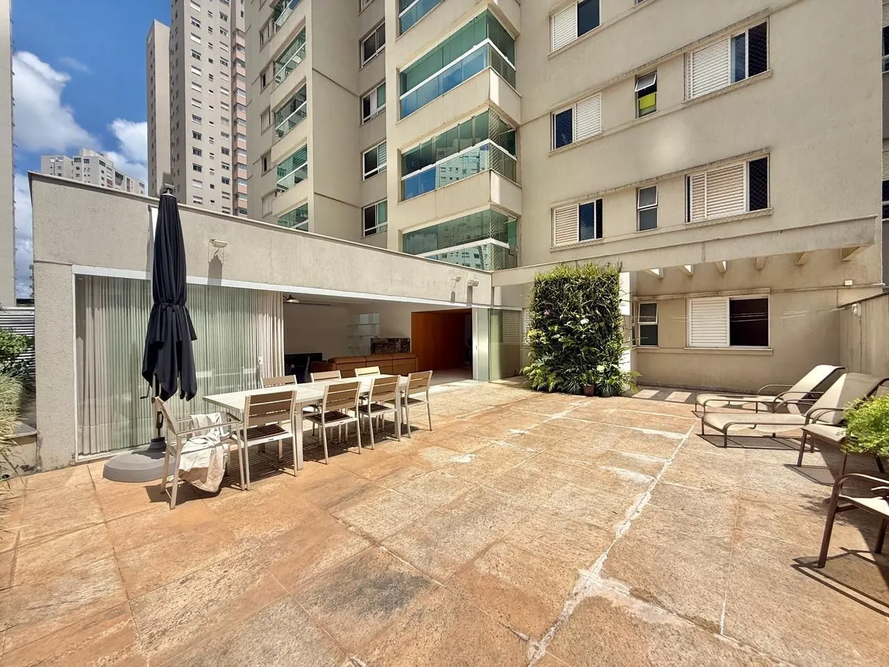 Alto Luxo no Vila da Serra - Área Privativa de 310m² - 4 suítes - adega - automação - 3 vagas e lazer especial miniatura 9