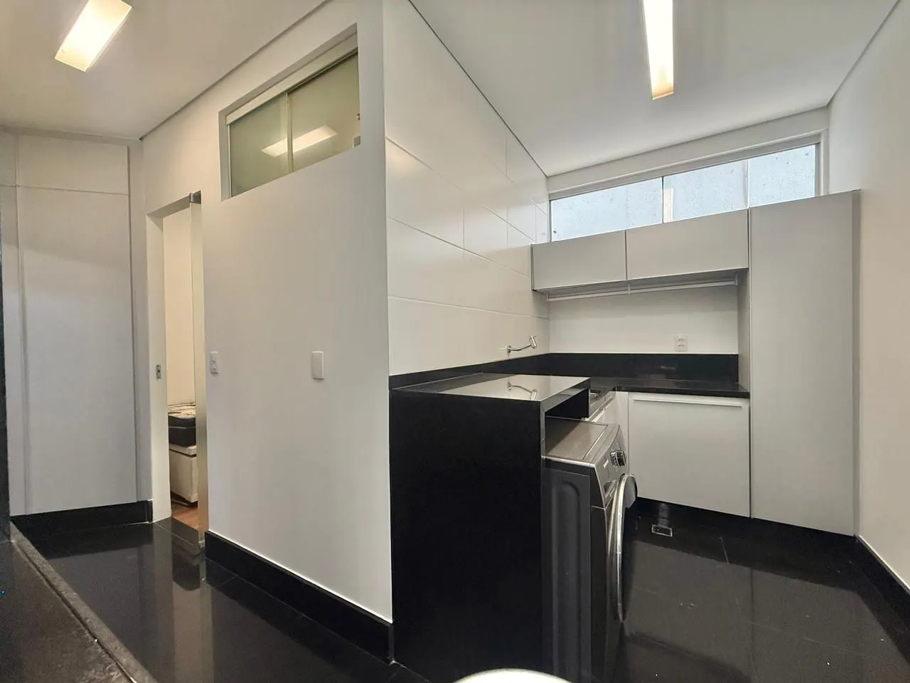 Alto Luxo no Vila da Serra - Área Privativa de 310m² - 4 suítes - adega - automação - 3 vagas e lazer especial miniatura 29