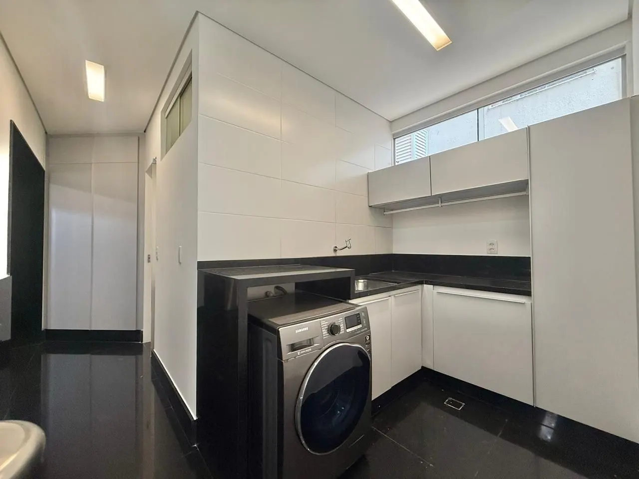 Alto Luxo no Vila da Serra - Área Privativa de 310m² - 4 suítes - adega - automação - 3 vagas e lazer especial miniatura 30