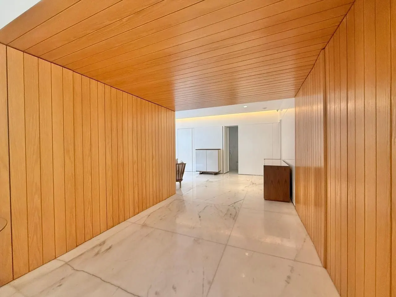 Alto Luxo no Vila da Serra - Área Privativa de 310m² - 4 suítes - adega - automação - 3 vagas e lazer especial miniatura 3