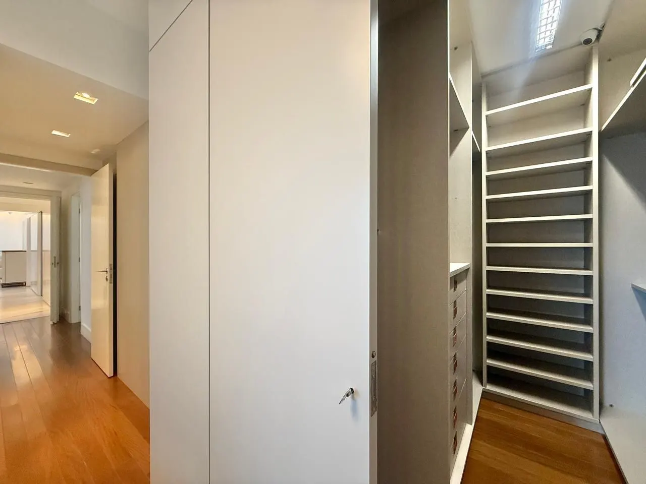 Alto Luxo no Vila da Serra - Área Privativa de 310m² - 4 suítes - adega - automação - 3 vagas e lazer especial miniatura 21