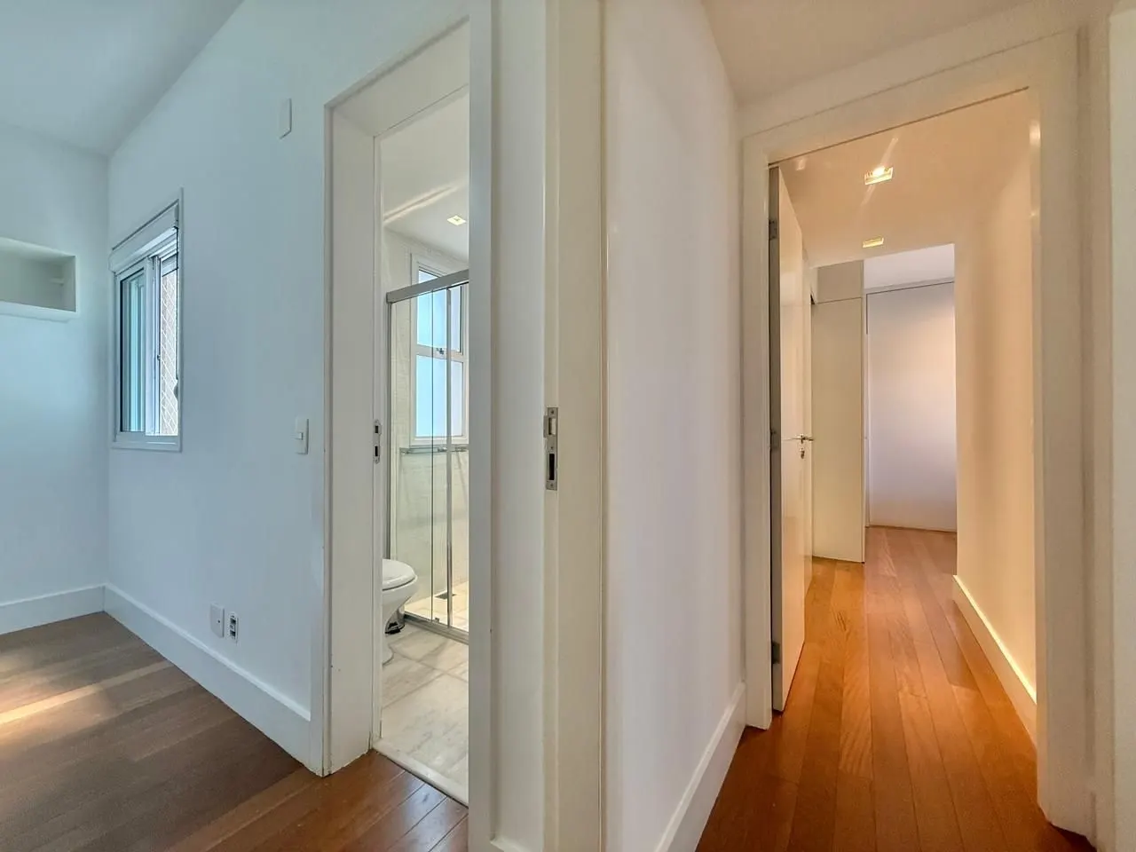 Alto Luxo no Vila da Serra - Área Privativa de 310m² - 4 suítes - adega - automação - 3 vagas e lazer especial miniatura 17