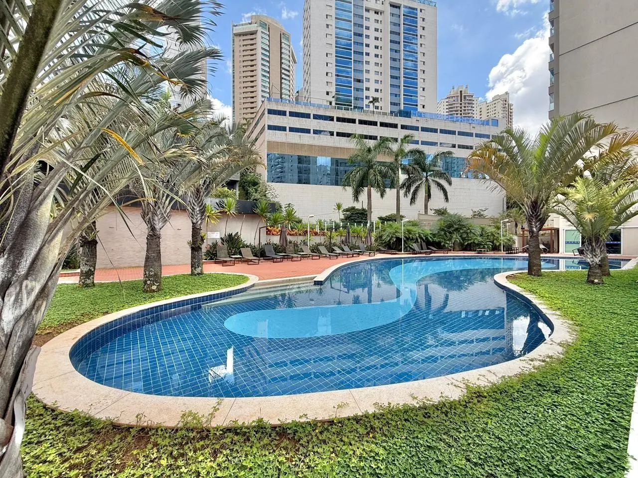 Alto Luxo no Vila da Serra - Área Privativa de 310m² - 4 suítes - adega - automação - 3 vagas e lazer especial miniatura 37