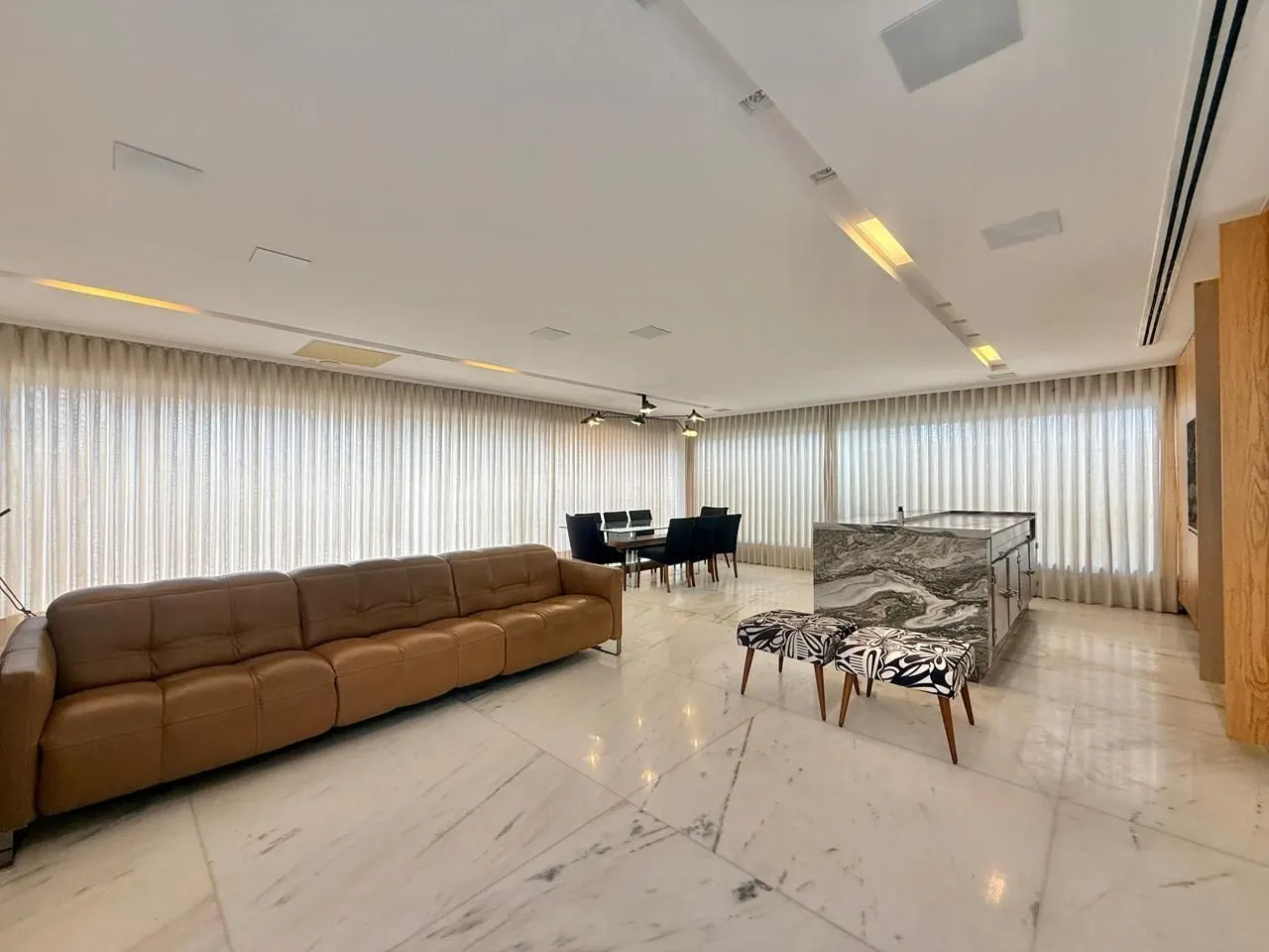 Alto Luxo no Vila da Serra - Área Privativa de 310m² - 4 suítes - adega - automação - 3 vagas e lazer especial