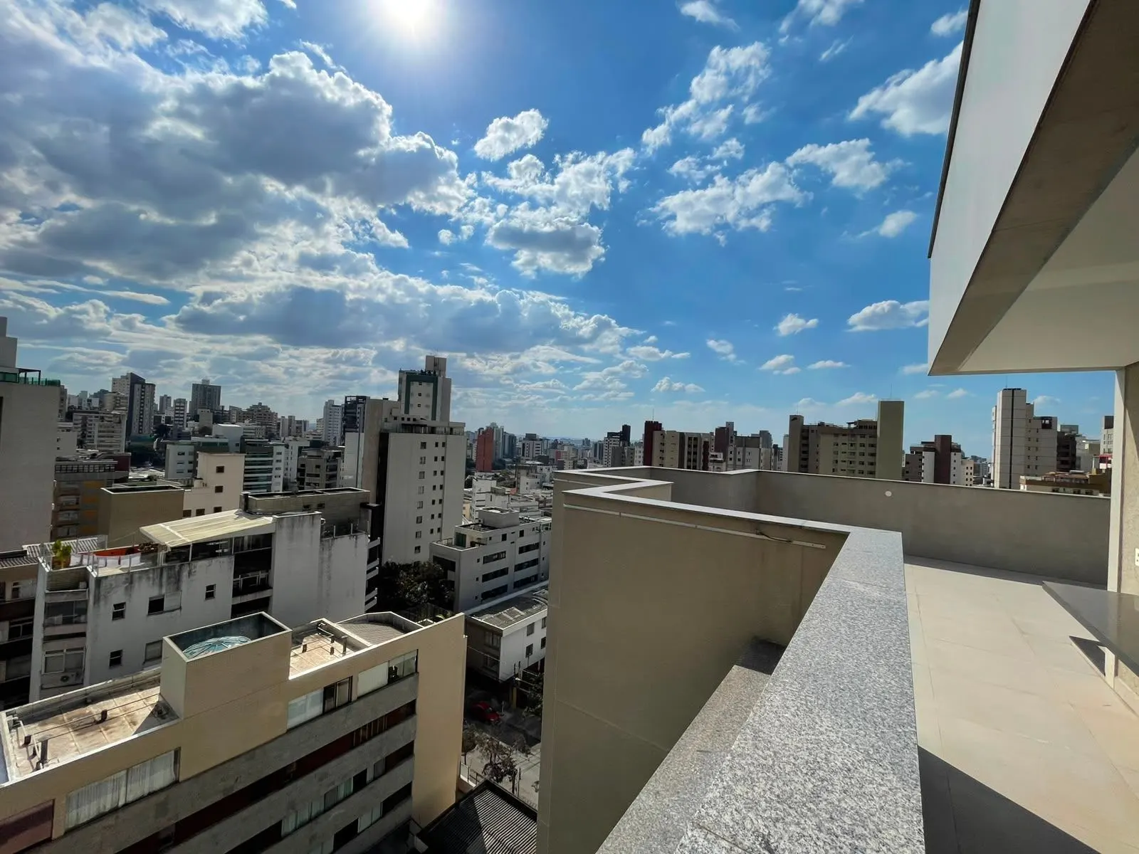 Cobertura Duplex nova  - ponto espetacular SION - Prédio excelente - elevador até 2o piso - 3 quartos - vagas paralelas - Vista maravilhosa miniatura 15