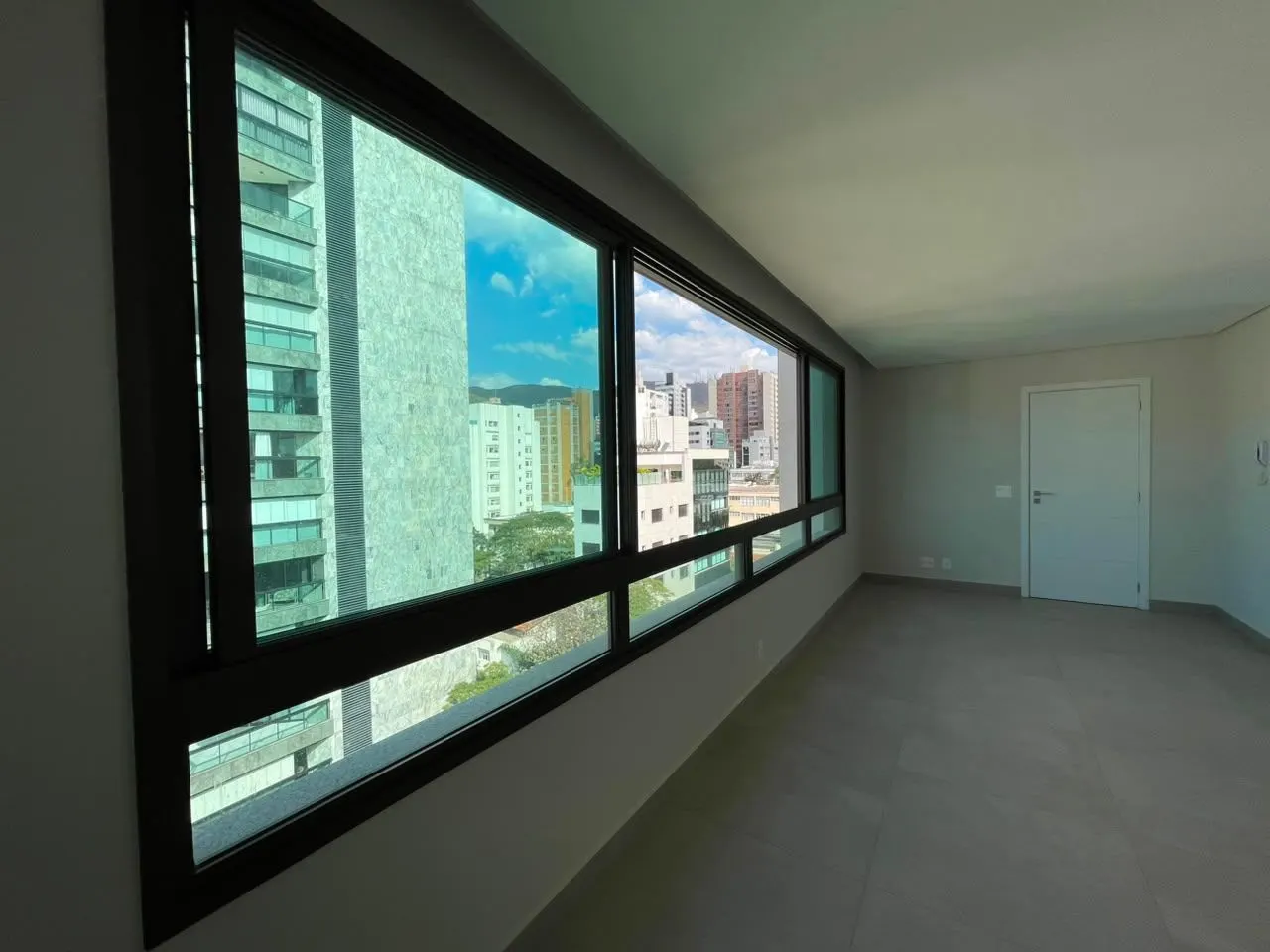 Cobertura Duplex nova  - ponto espetacular SION - Prédio excelente - elevador até 2o piso - 3 quartos - vagas paralelas - Vista maravilhosa miniatura 31