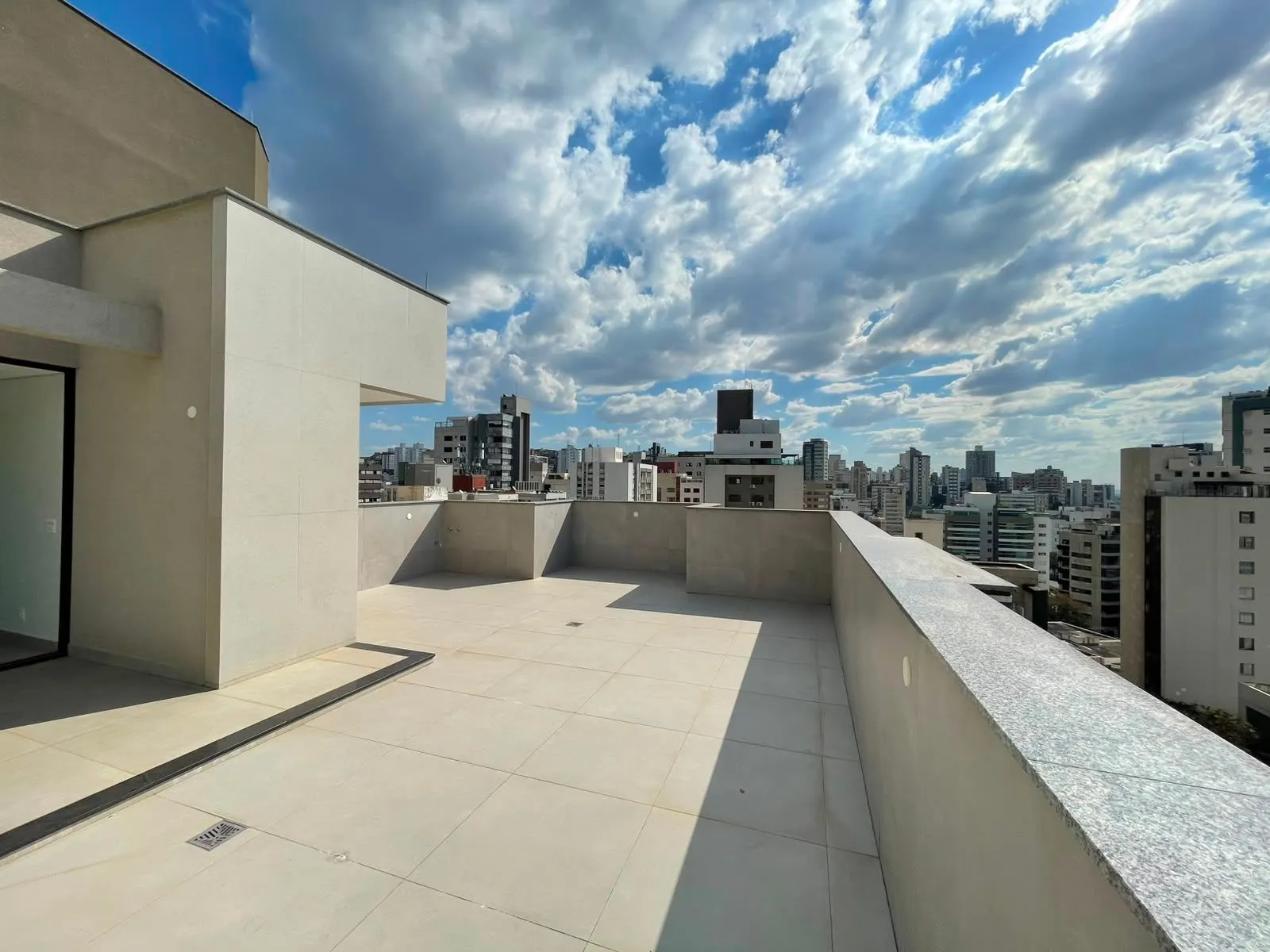 Cobertura Duplex nova  - ponto espetacular SION - Prédio excelente - elevador até 2o piso - 3 quartos - vagas paralelas - Vista maravilhosa miniatura 13
