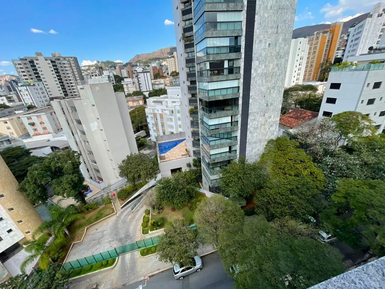 Cobertura Duplex nova  - ponto espetacular SION - Prédio excelente - elevador até 2o piso - 3 quartos - vagas paralelas - Vista maravilhosa miniatura 9