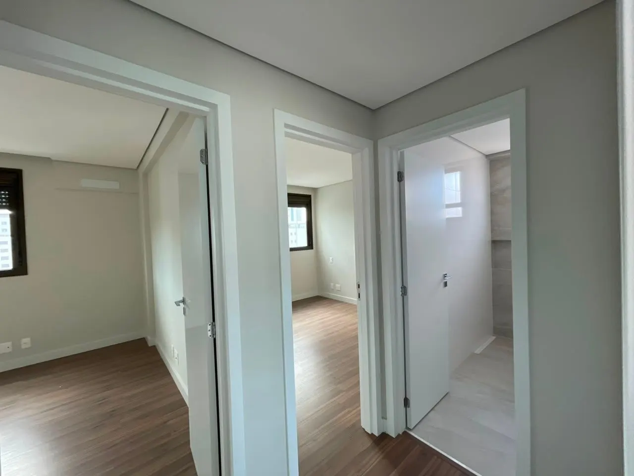 Cobertura Duplex nova  - ponto espetacular SION - Prédio excelente - elevador até 2o piso - 3 quartos - vagas paralelas - Vista maravilhosa miniatura 32