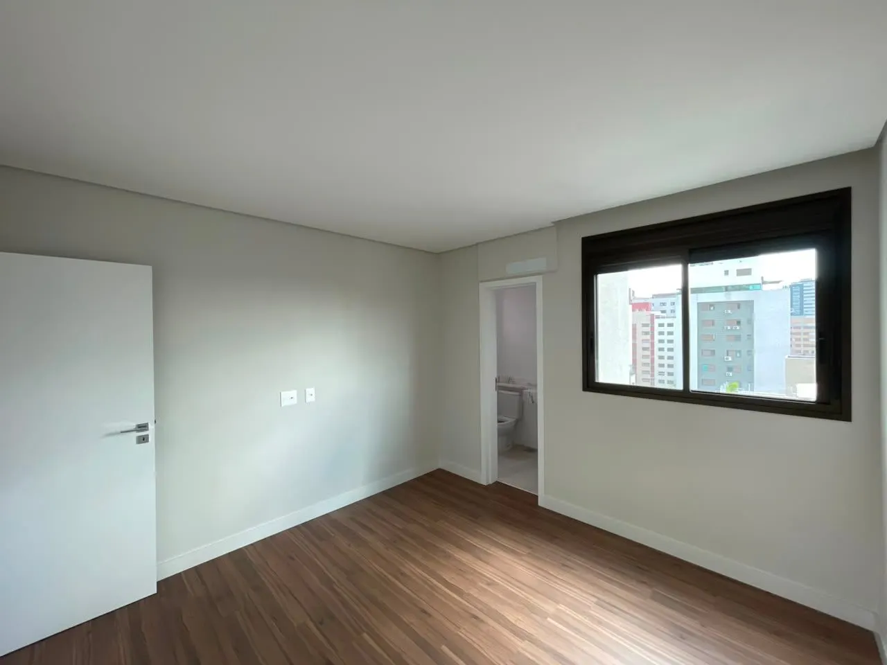 Cobertura Duplex nova  - ponto espetacular SION - Prédio excelente - elevador até 2o piso - 3 quartos - vagas paralelas - Vista maravilhosa miniatura 33