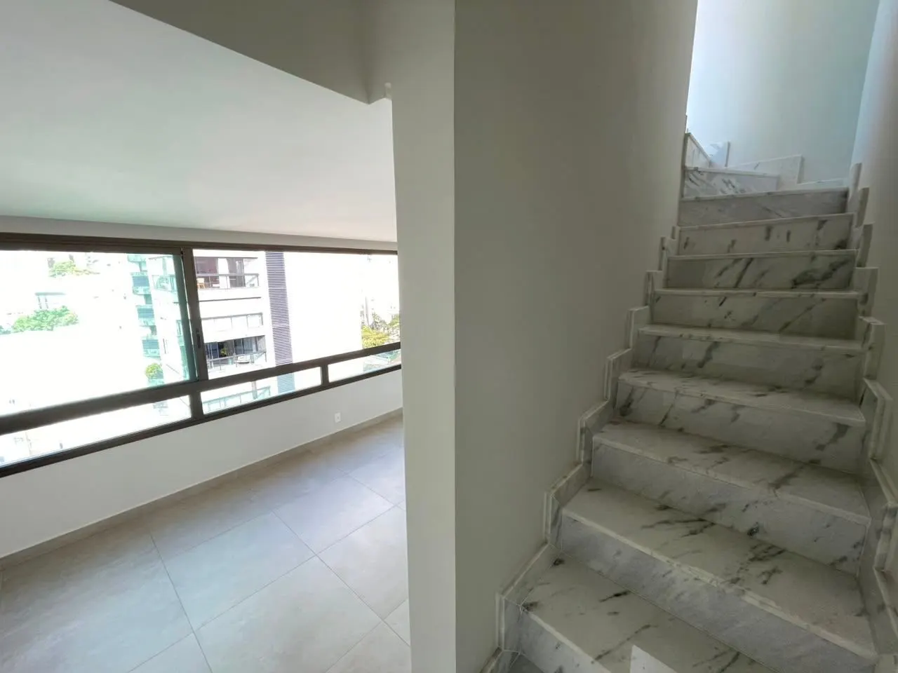 Cobertura Duplex nova  - ponto espetacular SION - Prédio excelente - elevador até 2o piso - 3 quartos - vagas paralelas - Vista maravilhosa miniatura 24