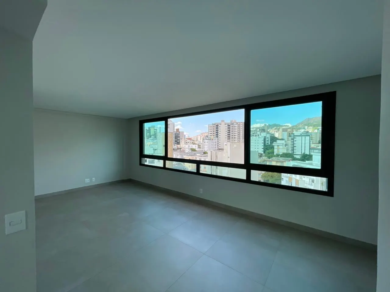 Cobertura Duplex nova  - ponto espetacular SION - Prédio excelente - elevador até 2o piso - 3 quartos - vagas paralelas - Vista maravilhosa miniatura 30