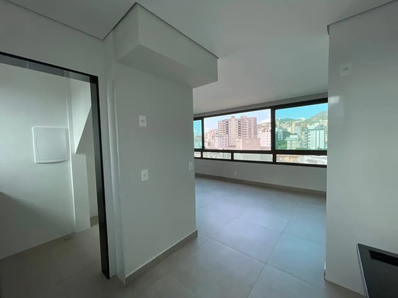 Cobertura Duplex nova  - ponto espetacular SION - Prédio excelente - elevador até 2o piso - 3 quartos - vagas paralelas - Vista maravilhosa miniatura 42