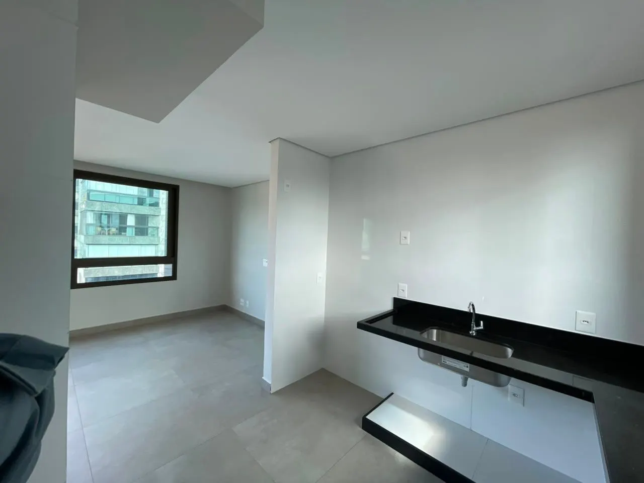 Cobertura Duplex nova  - ponto espetacular SION - Prédio excelente - elevador até 2o piso - 3 quartos - vagas paralelas - Vista maravilhosa miniatura 43