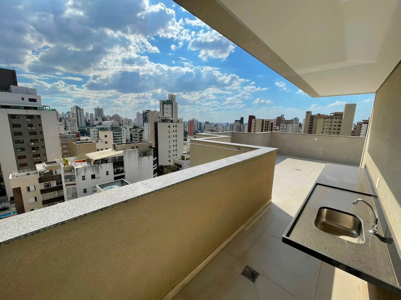 Cobertura Duplex nova  - ponto espetacular SION - Prédio excelente - elevador até 2o piso - 3 quartos - vagas paralelas - Vista maravilhosa miniatura 19