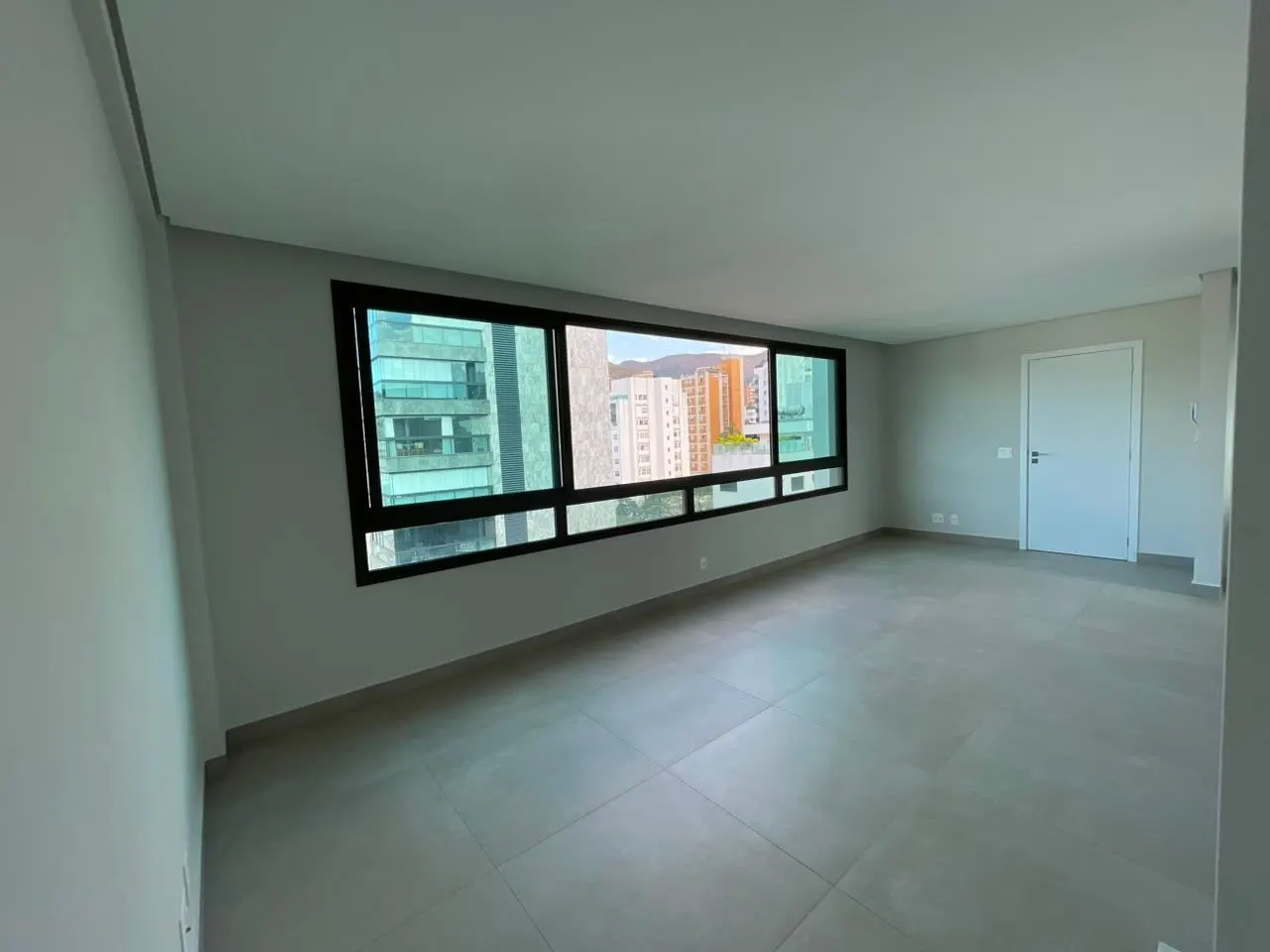 Cobertura Duplex nova  - ponto espetacular SION - Prédio excelente - elevador até 2o piso - 3 quartos - vagas paralelas - Vista maravilhosa miniatura 39