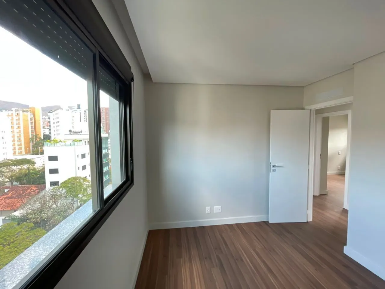 Cobertura Duplex nova  - ponto espetacular SION - Prédio excelente - elevador até 2o piso - 3 quartos - vagas paralelas - Vista maravilhosa miniatura 34