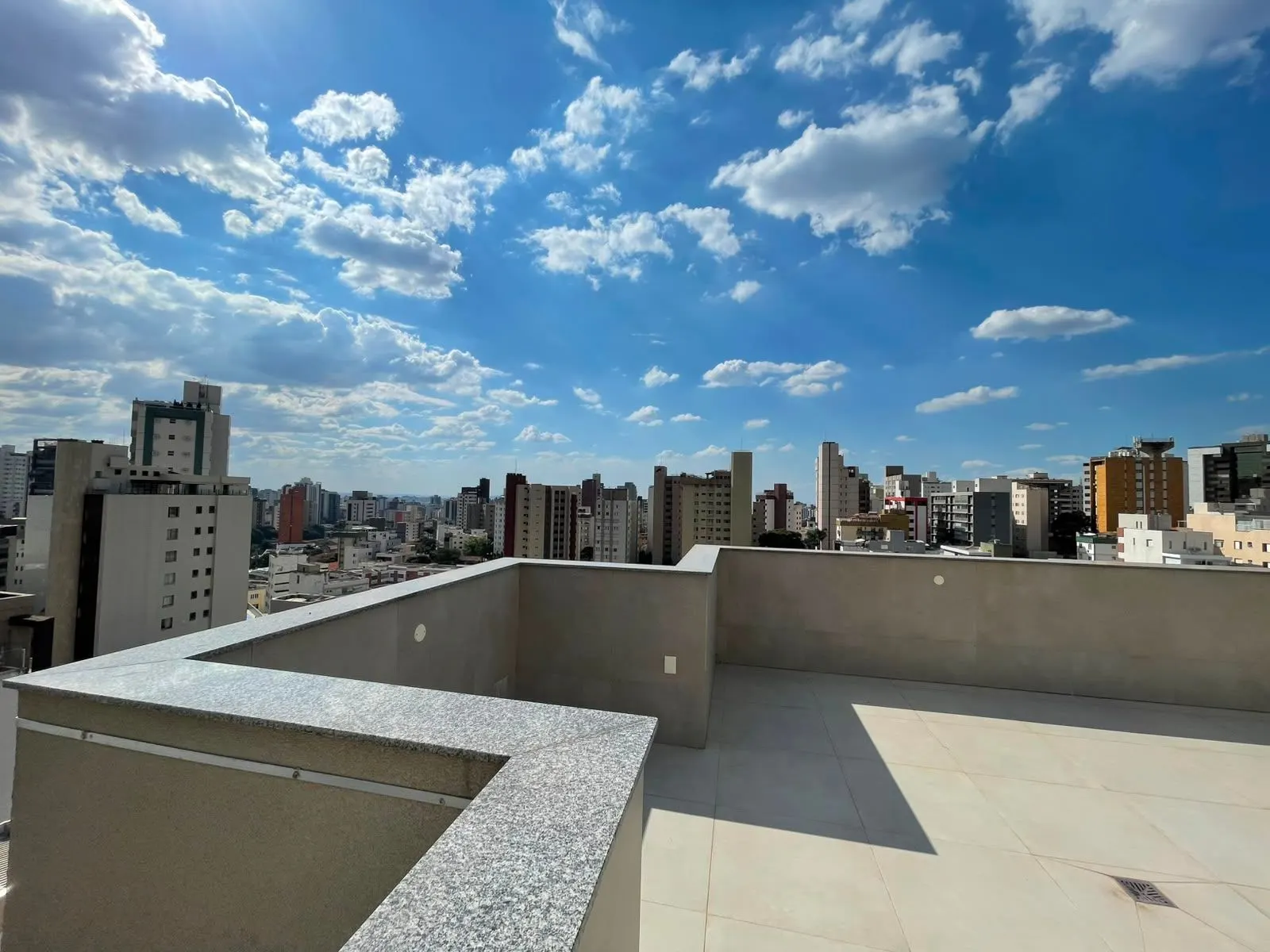 Cobertura Duplex nova  - ponto espetacular SION - Prédio excelente - elevador até 2o piso - 3 quartos - vagas paralelas - Vista maravilhosa miniatura 20