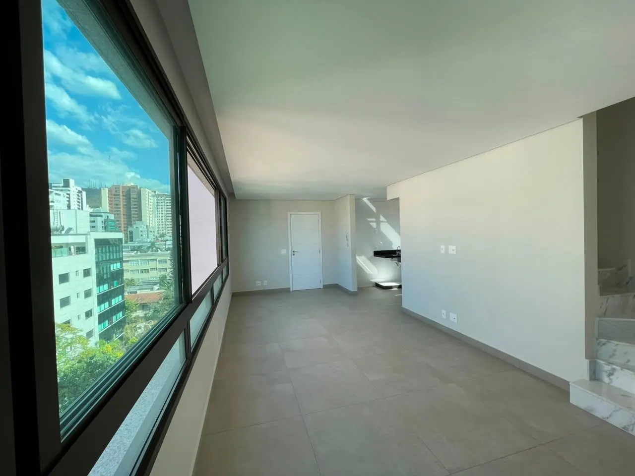 Cobertura Duplex nova  - ponto espetacular SION - Prédio excelente - elevador até 2o piso - 3 quartos - vagas paralelas - Vista maravilhosa miniatura 37