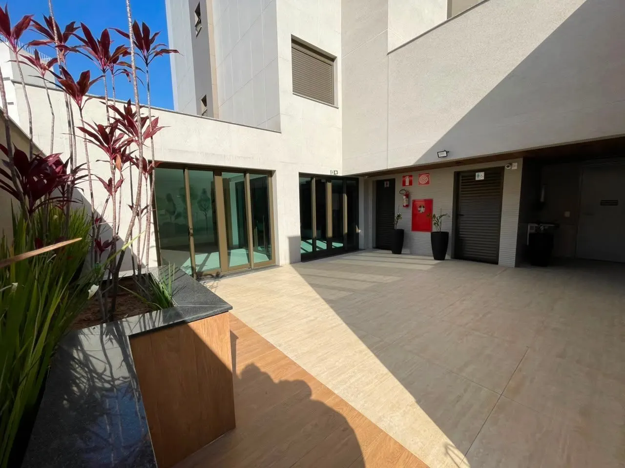 Cobertura Duplex nova  - ponto espetacular SION - Prédio excelente - elevador até 2o piso - 3 quartos - vagas paralelas - Vista maravilhosa miniatura 47