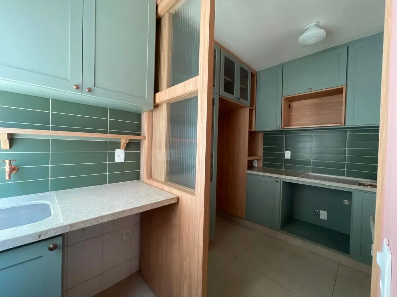 SAVASSI - Ponto nobre - Lindo apartamento  decorado 3 quartos c/ suíte - Lavabo - 2 vagas livres - lazer - prédio imponente miniatura 12
