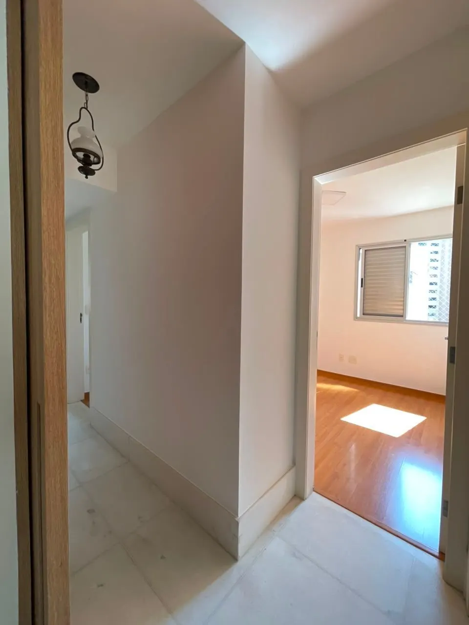 SAVASSI - Ponto nobre - Lindo apartamento  decorado 3 quartos c/ suíte - Lavabo - 2 vagas livres - lazer - prédio imponente miniatura 31