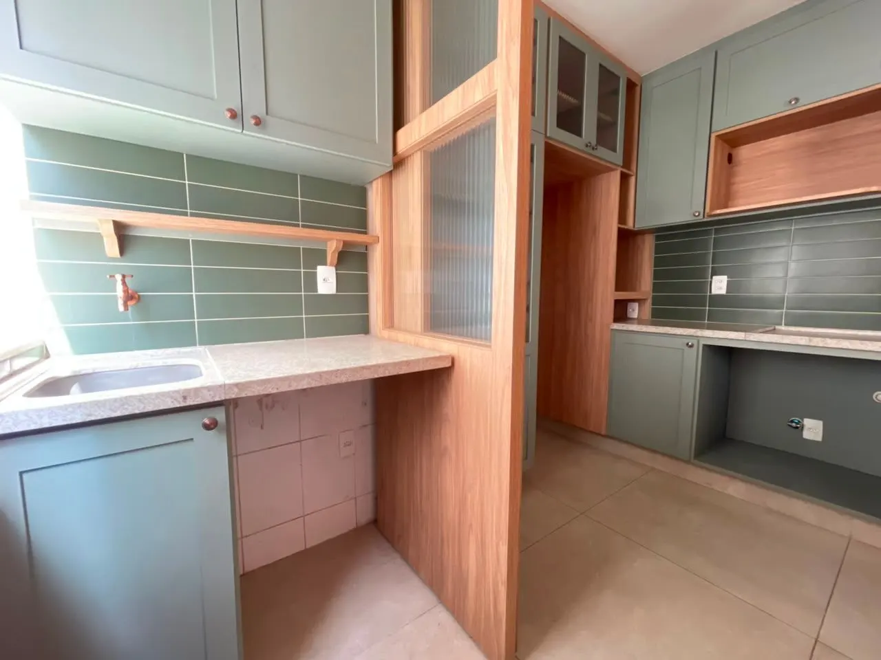 SAVASSI - Ponto nobre - Lindo apartamento  decorado 3 quartos c/ suíte - Lavabo - 2 vagas livres - lazer - prédio imponente miniatura 14