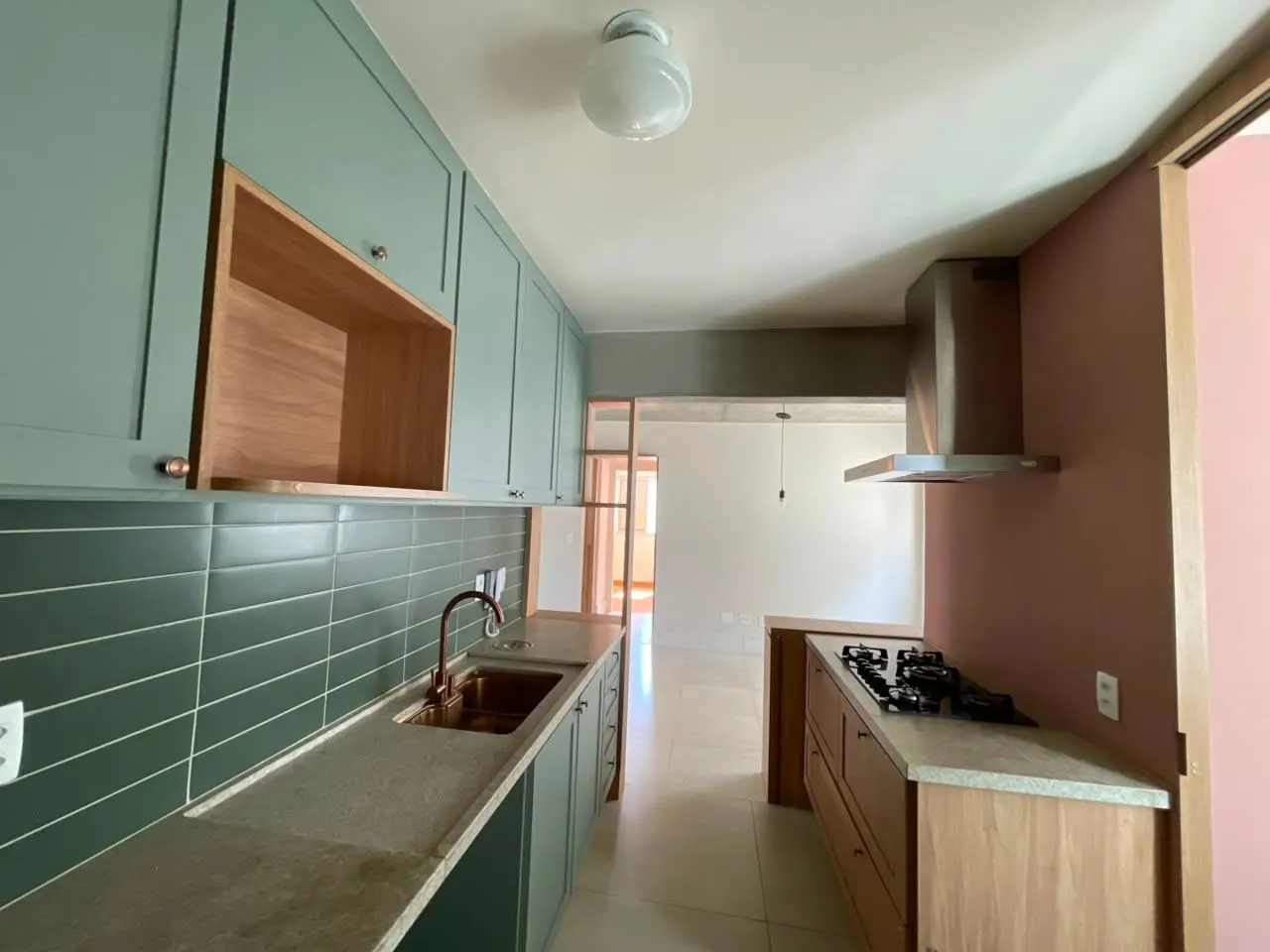 SAVASSI - Ponto nobre - Lindo apartamento  decorado 3 quartos c/ suíte - Lavabo - 2 vagas livres - lazer - prédio imponente miniatura 10