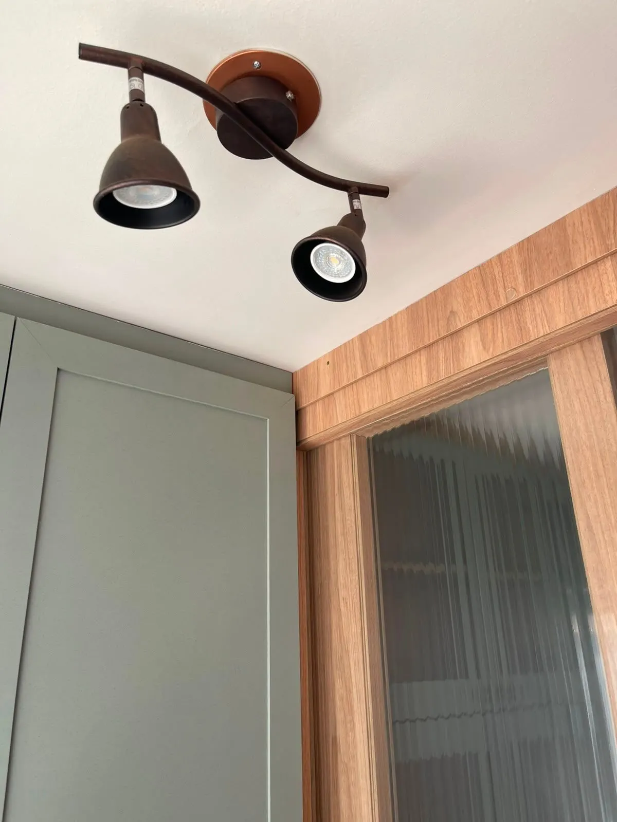 SAVASSI - Ponto nobre - Lindo apartamento  decorado 3 quartos c/ suíte - Lavabo - 2 vagas livres - lazer - prédio imponente miniatura 20