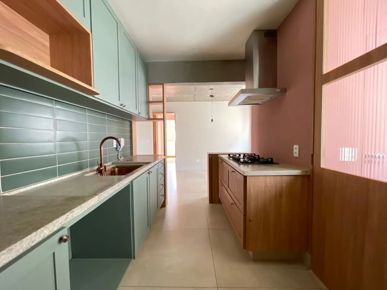 SAVASSI - Ponto nobre - Lindo apartamento  decorado 3 quartos c/ suíte - Lavabo - 2 vagas livres - lazer - prédio imponente miniatura 11