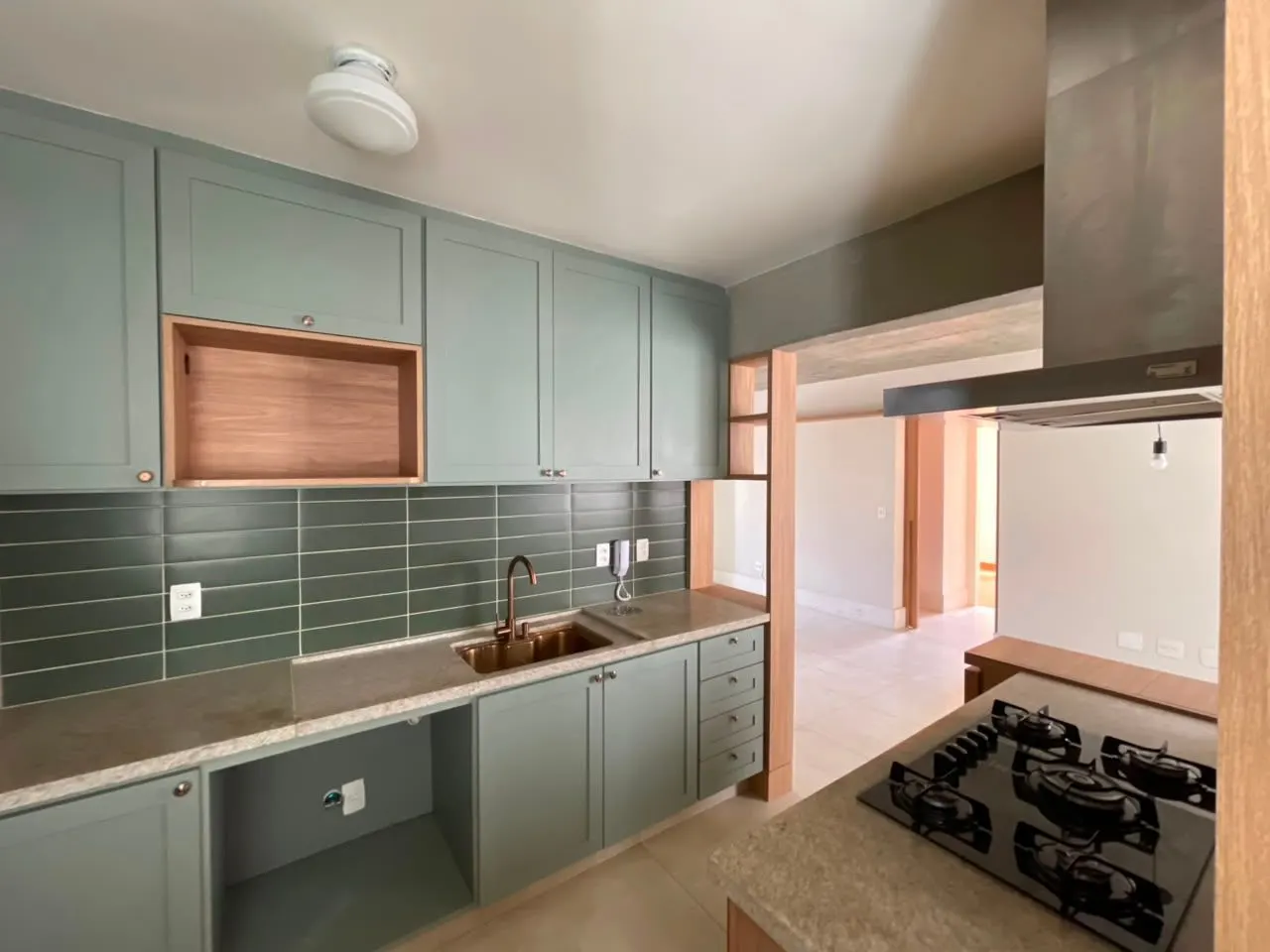 SAVASSI - Ponto nobre - Lindo apartamento  decorado 3 quartos c/ suíte - Lavabo - 2 vagas livres - lazer - prédio imponente