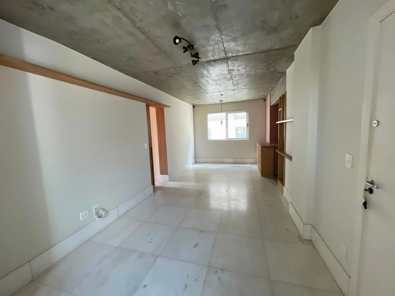 SAVASSI - Ponto nobre - Lindo apartamento  decorado 3 quartos c/ suíte - Lavabo - 2 vagas livres - lazer - prédio imponente miniatura 32