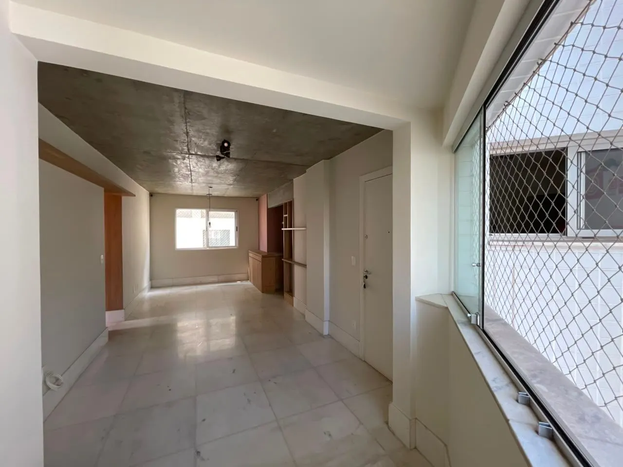 SAVASSI - Ponto nobre - Lindo apartamento  decorado 3 quartos c/ suíte - Lavabo - 2 vagas livres - lazer - prédio imponente miniatura 34