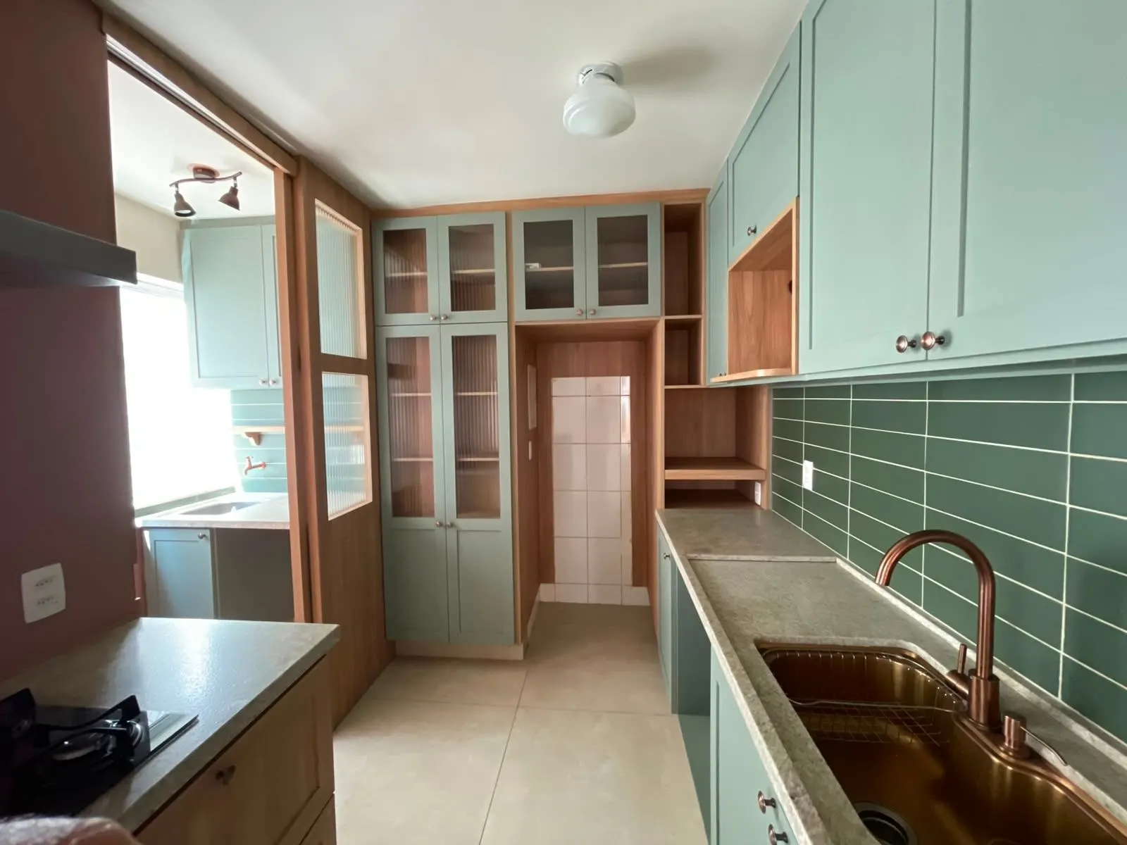 SAVASSI - Ponto nobre - Lindo apartamento  decorado 3 quartos c/ suíte - Lavabo - 2 vagas livres - lazer - prédio imponente miniatura 36