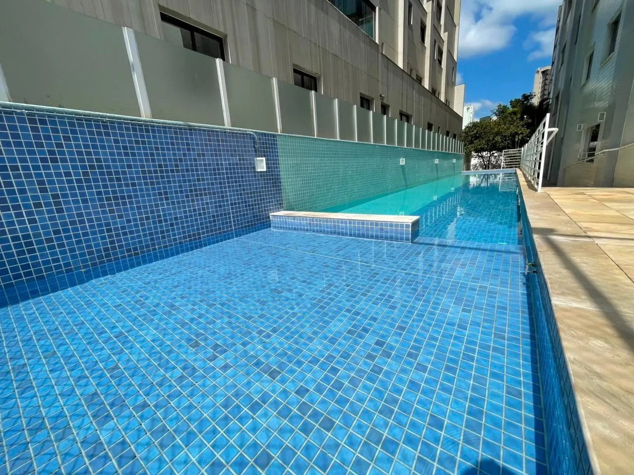 SAVASSI - Ponto nobre - Lindo apartamento  decorado 3 quartos c/ suíte - Lavabo - 2 vagas livres - lazer - prédio imponente miniatura 47