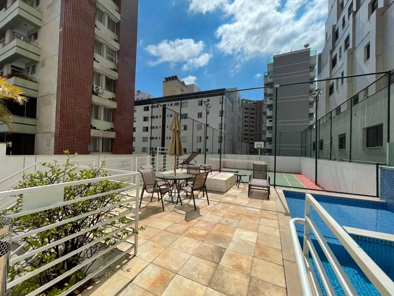 SAVASSI - Ponto nobre - Lindo apartamento  decorado 3 quartos c/ suíte - Lavabo - 2 vagas livres - lazer - prédio imponente miniatura 49