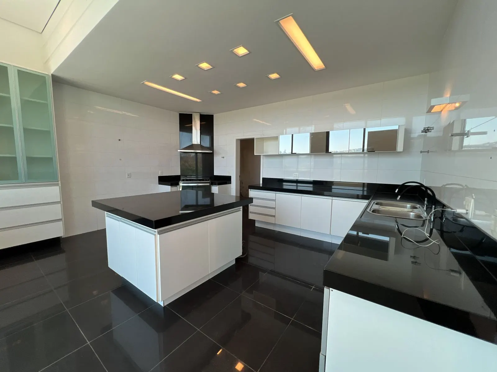 Casa Lindíssima - 5 suítes - elevador - 736m2 construídos | R$ 13.400.000,00 - Vale dos Cristais - Nova Lima - Condomínio Nascentes, foto 39