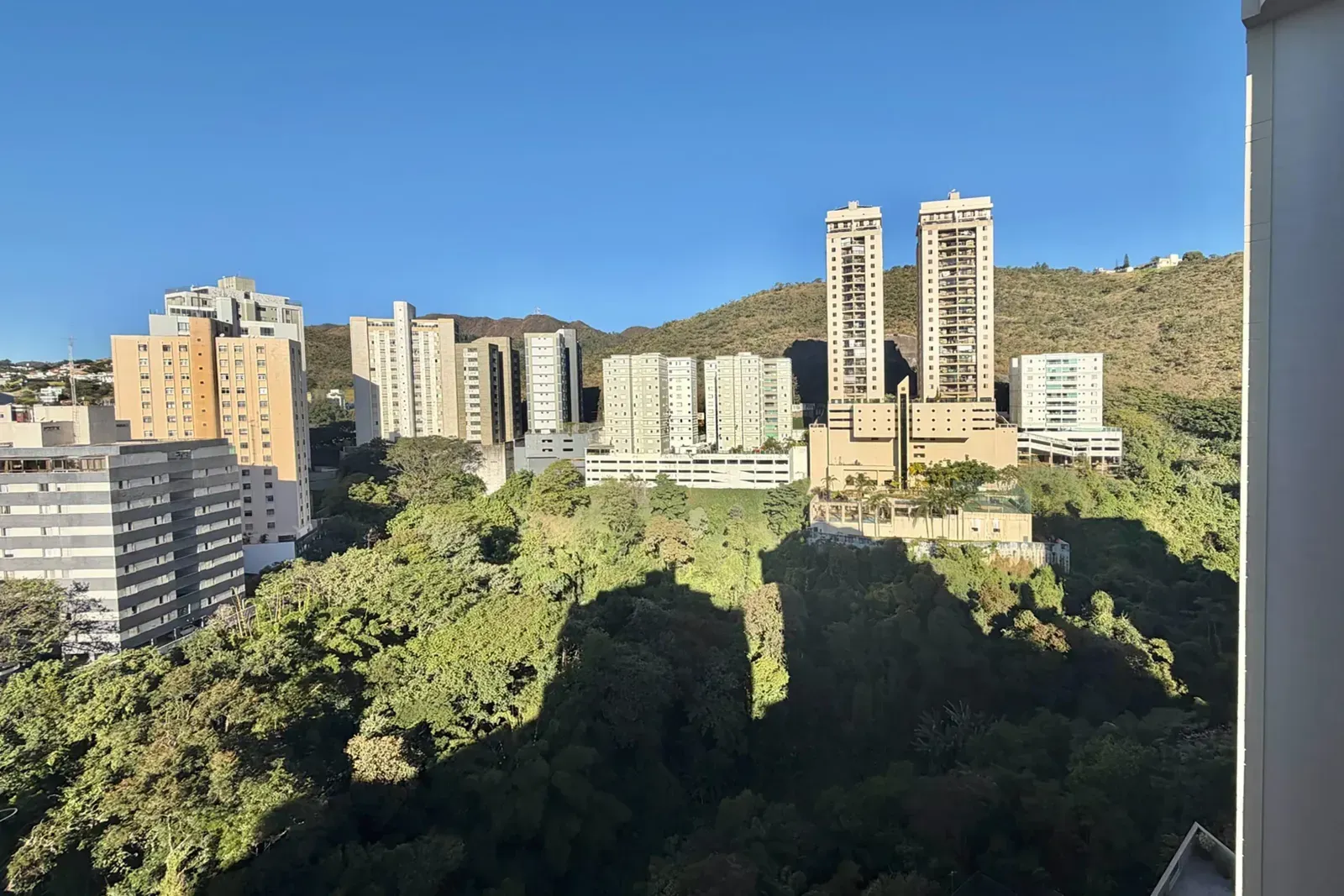 Lindissimo Apartamento de 100m², 4quartos transfomados em 2 c/ 3 vagas e lazer - Sion - vista permanente, foto 11