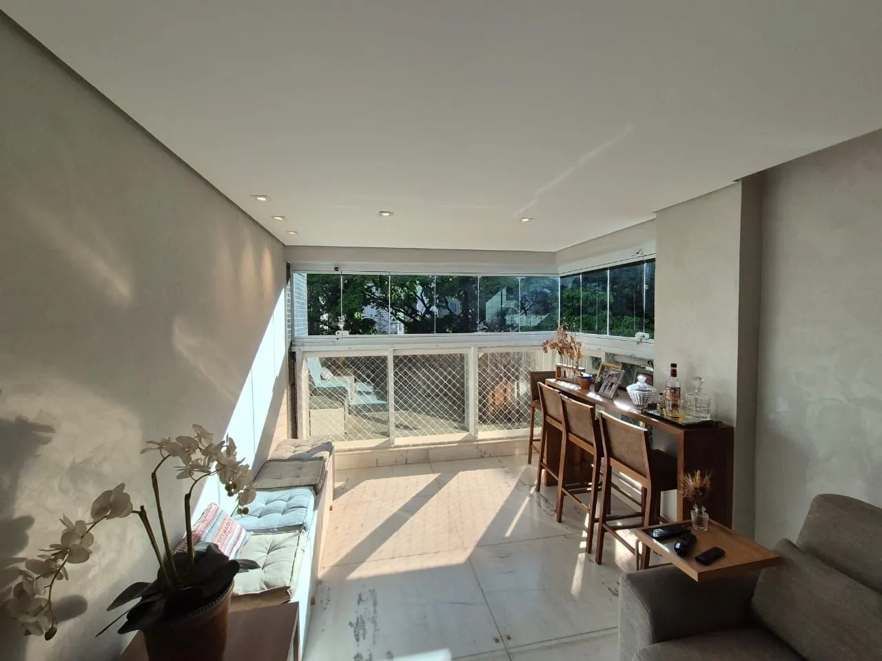 Apartamento com área privativa, Sion, ponto excelente, 134m2, 4 vagas, excelente padrão, foto 4