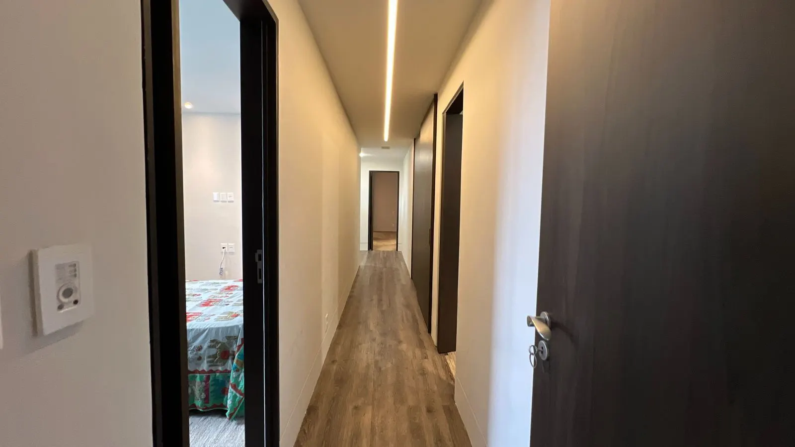 Alto luxo, bairro Funcionários, todo reformado  289m2, 3 suítes, Lavabo, 4 vagas livres, andar altissimo e linda vista. 1 por andar, foto 9