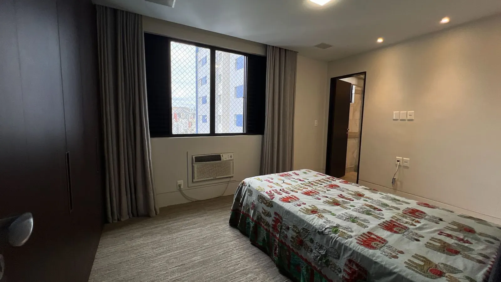 Alto luxo, bairro Funcionários, todo reformado  289m2, 3 suítes, Lavabo, 4 vagas livres, andar altissimo e linda vista. 1 por andar, foto 24