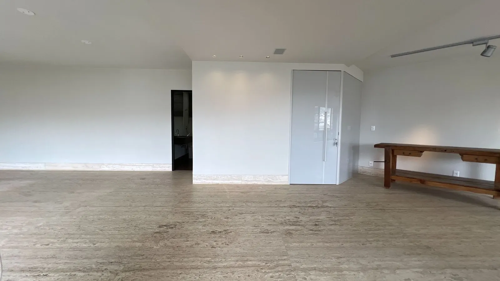 Alto luxo, bairro Funcionários, todo reformado  289m2, 3 suítes, Lavabo, 4 vagas livres, andar altissimo e linda vista. 1 por andar, foto 5